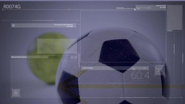 テニスやサッカーボール上の財務データ処理のアニメーション グローバルデータ処理とスポーツコンセプトデジタル生成ビデオ — ストック動画