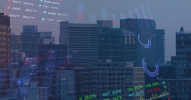 Şehir manzarası ile veri işleme resmi. Küresel işletme finansmanı ve dijital arayüz konsepti dijital olarak oluşturulmuş görüntü.