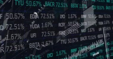 Karanlık arka planda finansal veri işleme animasyonu. Küresel iş, finans ve veri işleme kavramı dijital olarak oluşturulmuş video.