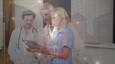 Kafkas doktor grubu üzerinden bağlantı ağının animasyonu. Küresel tıp kavramı dijital video oluşturuldu.