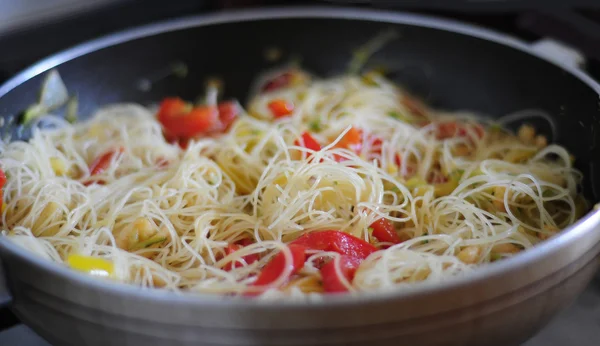 Noodles with vegetables — Stock Photo, Image