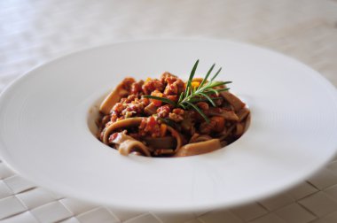 Tagliatelle ragu ile