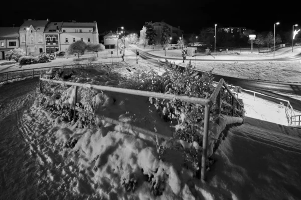 Chomutov Tjeckien Januari 2022 Kadanska Gatan Natten Snöig Vinter — Stockfoto