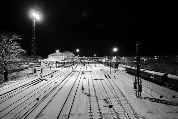 Chomutov Tjeckien Januari 2022 Tågstation Natten Snöig Vinter — Stockfoto
