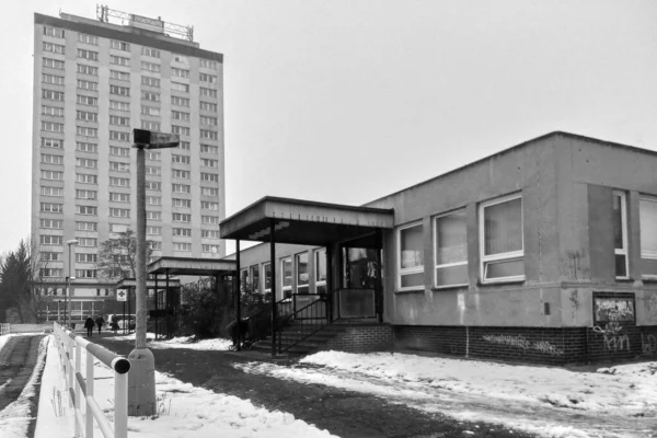 チェコ共和国チョムトフ2022年1月11日 雪の多い冬の小さな保健センター — ストック写真