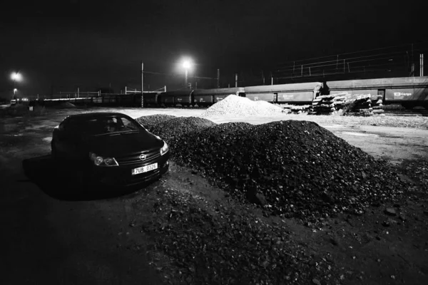 Vsetaty République Tchèque Janvier 2022 Gare Avec Voiture Noire Opel — Photo