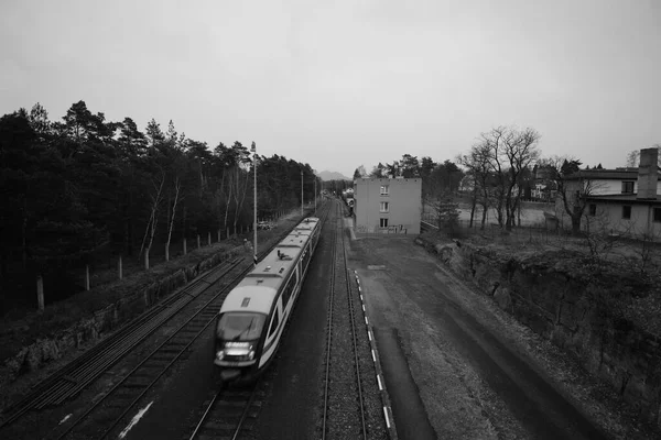Doksy Τσεχία Μαρτίου 2022 Τρένο Στο Δρόμο Για Σιδηροδρομικό Σταθμό — Φωτογραφία Αρχείου