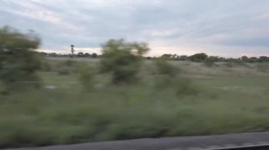 Hint Treni Yolculuğu 4K Stok Görüntüsü. Hint Demiryolları.