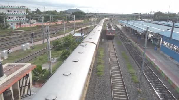 Chennai Índia Outubro 2021 Comboio Indian Railway Express Chegando Plataforma — Vídeo de Stock