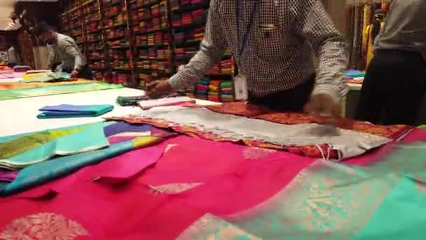 Chennai India October 17Th 2021 Men Cloth Seller Showing Saree — Stock Video