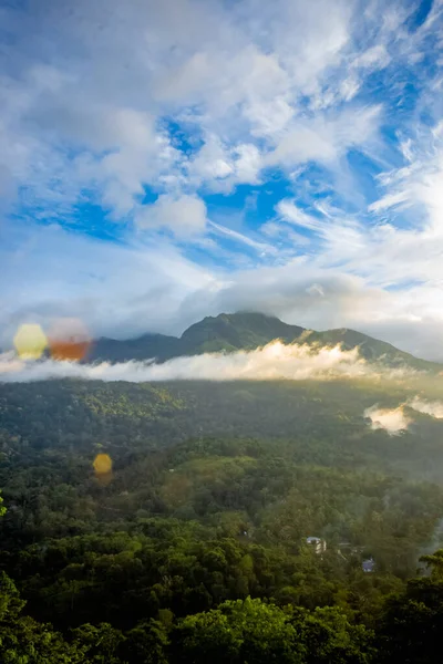 Schöne Berglandschaft Mit Sonnenaufgang Und Vorbeiziehenden Wolken Munnar Kerala Indien — Stockfoto