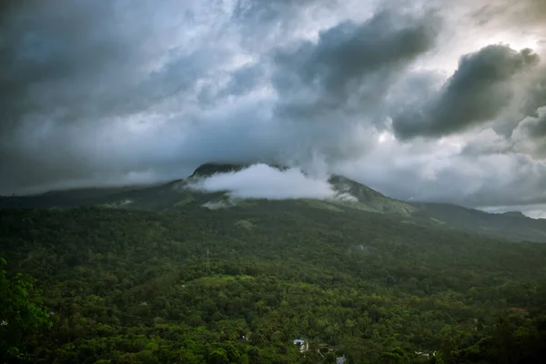 Bellissimo Paesaggio Montano Dei Ghati Occidentali Con Nuvole Passaggio Munnar — Foto Stock