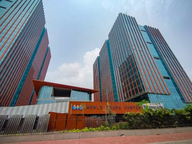 Chennai, Hindistan - 23 Mart 2022. Dünya Ticaret Merkezi Chennai. Chennai Dünya Ticaret Merkezi Binasının yatay görüntüsü.