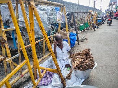  Palmira lahanaları (Palmyra tuber olarak da bilinir) Chennai 'deki yol kenarı pazarında satılıyor..