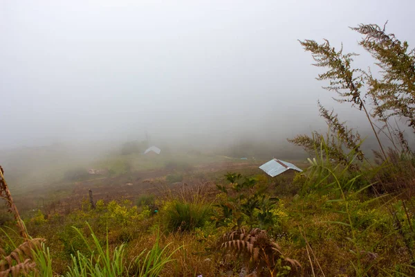 Kookal Villaggio Vista Sulle Nuvole Nebbiose Bellissimo Villaggio Kookal Vicino — Foto Stock