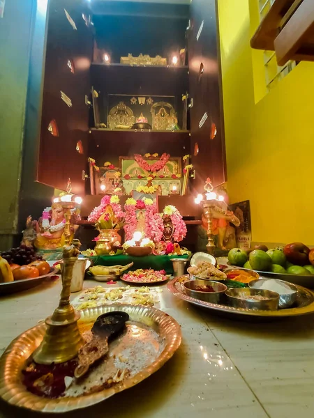 Wooden Temple Indian Puja Room Room Full Hindu God Pictures — ストック写真