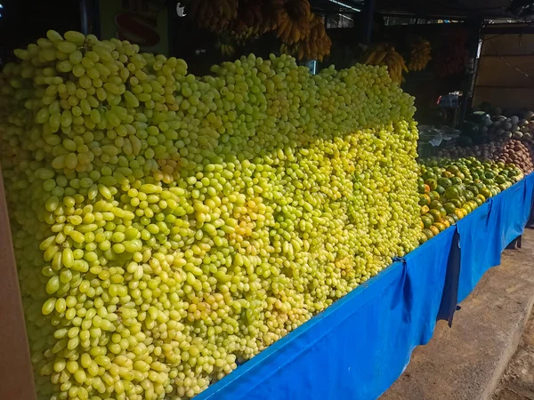 Zöld Szőlő Gyümölcs Eladó Helyi Bazár Piacon Chennai — Stock Fotó