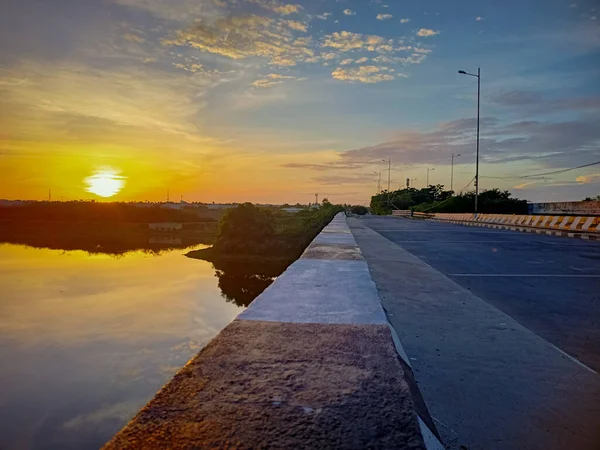 Schöner Sonnenaufgang Über Dem Fluss Sonnenaufgang Archivbild — Stockfoto