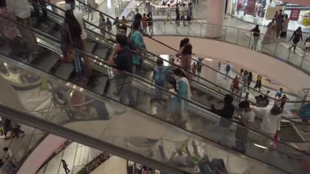 Chennai India January 1St 2022 People Walking Using Escalator Shopping — Wideo stockowe