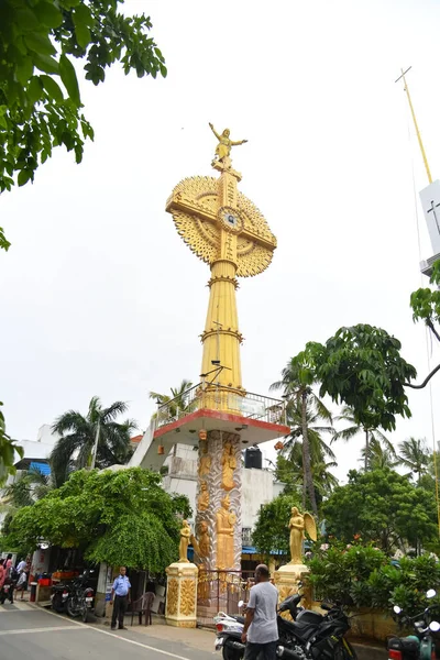 Ченнаї Індія Жовтня 2022 Золота Статуя Ісуса Христа Вежа Вершині — стокове фото