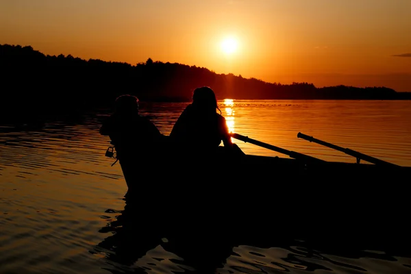 Young couple making romance in the boat — Stock Photo, Image