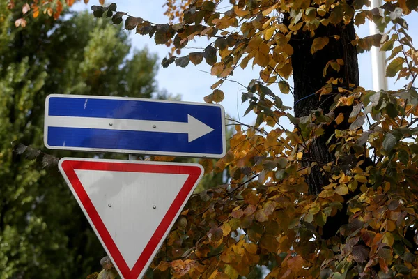 One Way Street Direction Arrow Road Sign Isolated Black — Stock Photo, Image