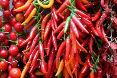 Piyasada kırmızı kırmızı kırmızı biber