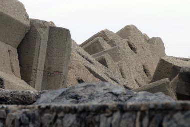 Beton Dalgalar Yığını