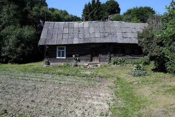 放棄された村の木造古民家 — ストック写真