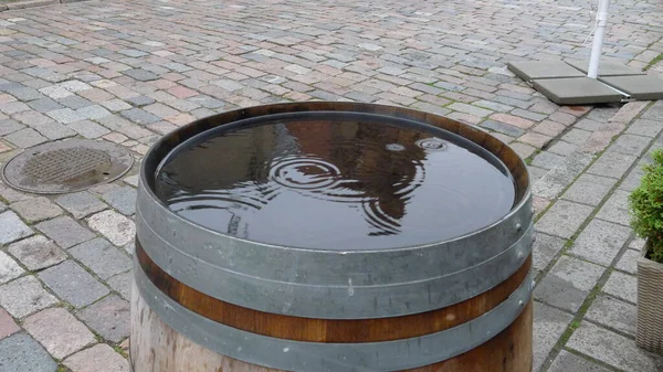 One Old Fashioned Wooden Barrel Pavement Rain — Stock Photo, Image