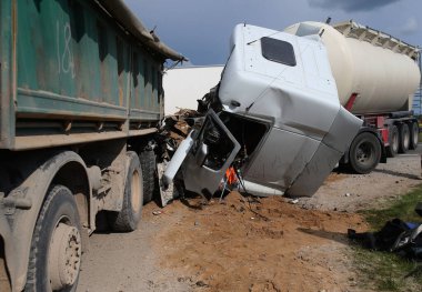 Litvanya 'da, Baltica yolunda iki kamyonun çarpışması. 05 25 2016