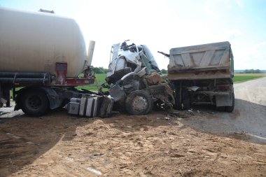 Litvanya 'da, Baltica yolunda iki kamyonun çarpışması. 05 25 2016