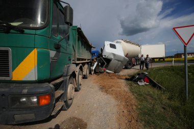 Litvanya 'da, Baltica yolunda iki kamyonun çarpışması. 05 25 2016