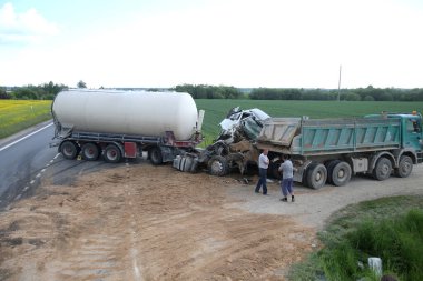 Litvanya 'da, Baltica yolunda iki kamyonun çarpışması. 05 25 2016