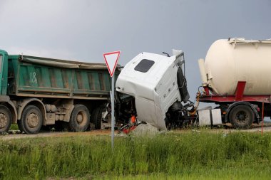 Litvanya 'da, Baltica yolunda iki kamyonun çarpışması. 05 25 2016