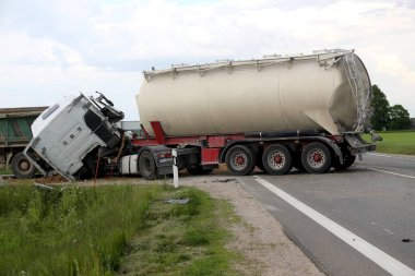 Litvanya 'da, Baltica yolunda iki kamyonun çarpışması. 05 25 2016