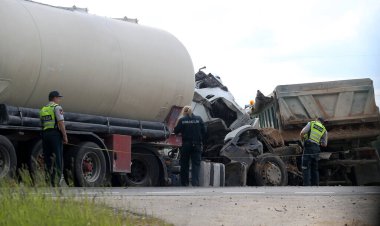 Litvanya 'da, Baltica yolunda iki kamyonun çarpışması. 05 25 2016