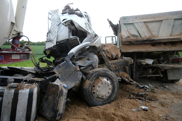 Litvanya 'da, Baltica yolunda iki kamyonun çarpışması. 05 25 2016