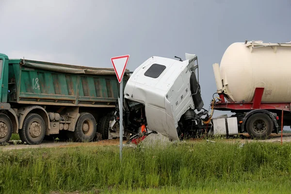 Litvanya 'da, Baltica yolunda iki kamyonun çarpışması. 05 25 2016