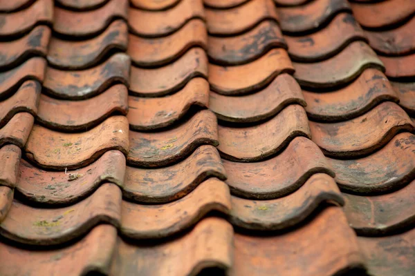 古地中海の集落の瓦を用いた屋根の詳細 — ストック写真