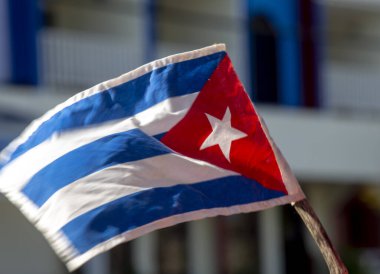 Rüzgarda savrulan Küba bayrağı