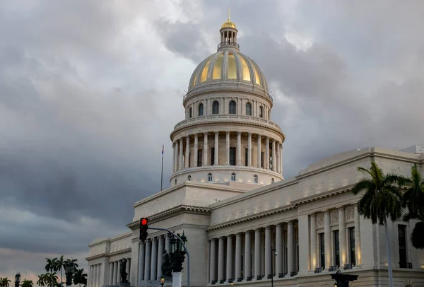 Havana 'daki Meclis Binası ve bitişik sokakları 905 2022