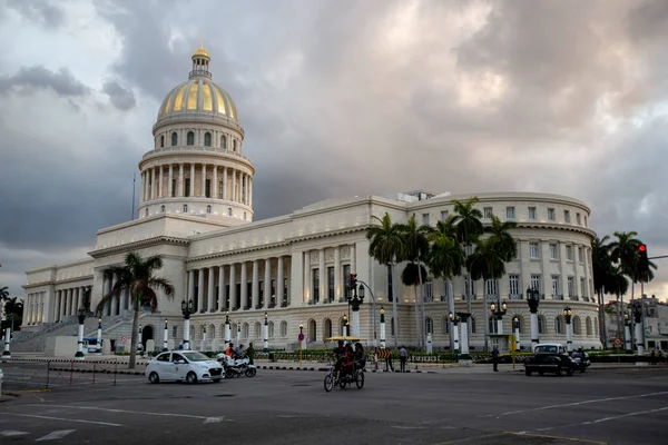 Havana 'daki Meclis Binası ve bitişik sokakları 905 2022