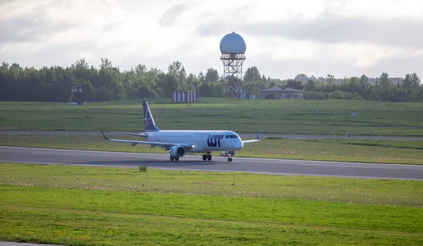 Lot Polish Airlines Embraer 195 Registrací Lnd Právě Vzlétla Letiště — Stock fotografie