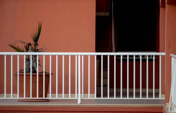 Detalles Escalera Exterior Barandillas Blancas Detalle Arquitectónico —  Fotos de Stock