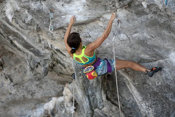 Horolezci Cvičení Horolezectví Beach Bay Krabi Thajsko 2019 — Stock fotografie