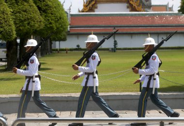 Bangkok, Tayland Kraliyet Onur Muhafızları Bangkok 'taki Büyük Kraliyet Sarayı' nda