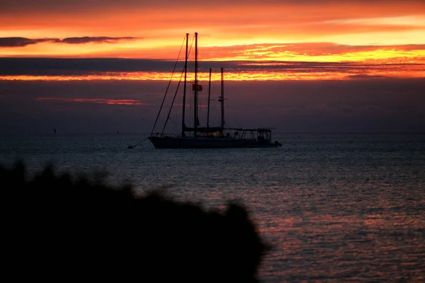 Dramatic Tropical Florida Sunset Yacht Silhouette — Zdjęcie stockowe