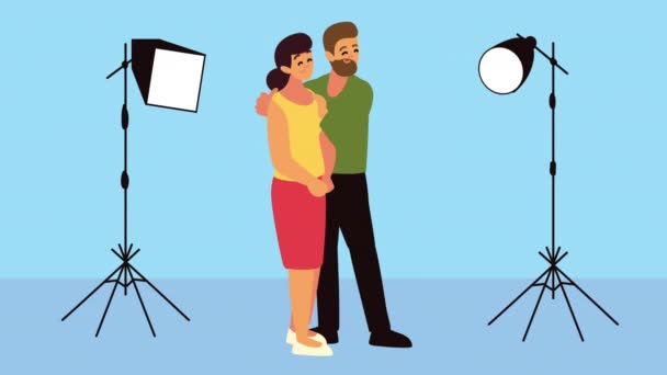 Ζευγάρι σε φωτογραφικό στούντιο με λαμπτήρες — Αρχείο Βίντεο