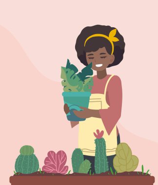 Kaktüsleri ve bitkileri olan kadın.